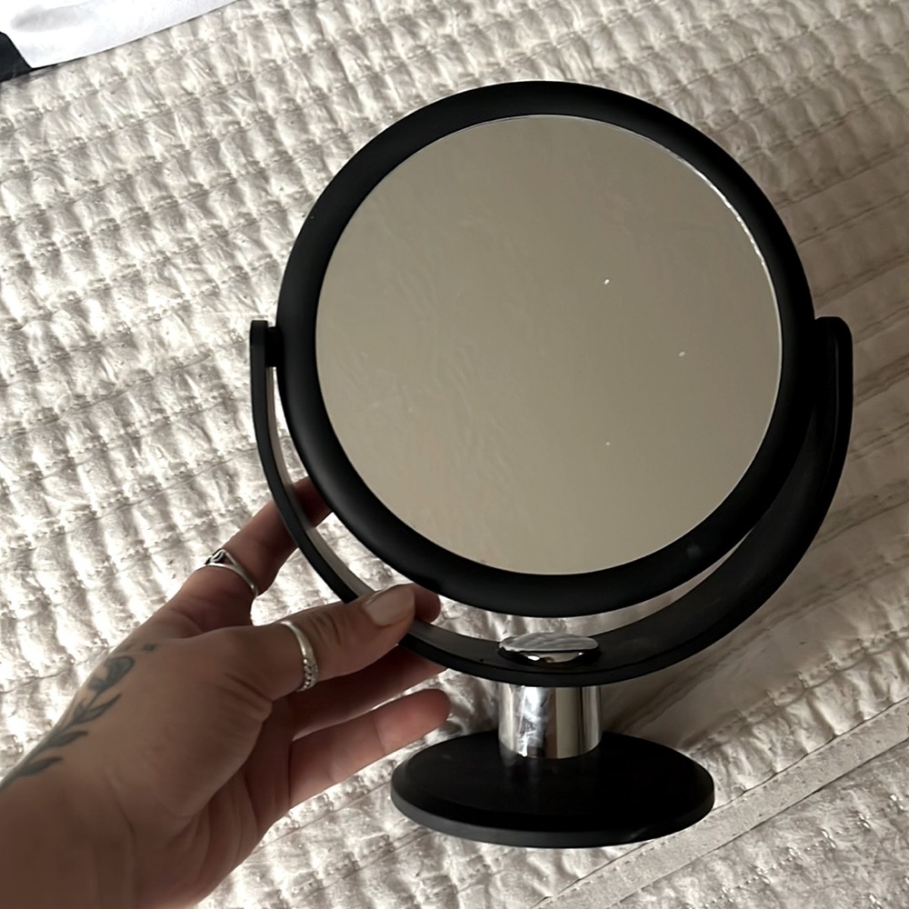 Normal side and magnifying side mirror